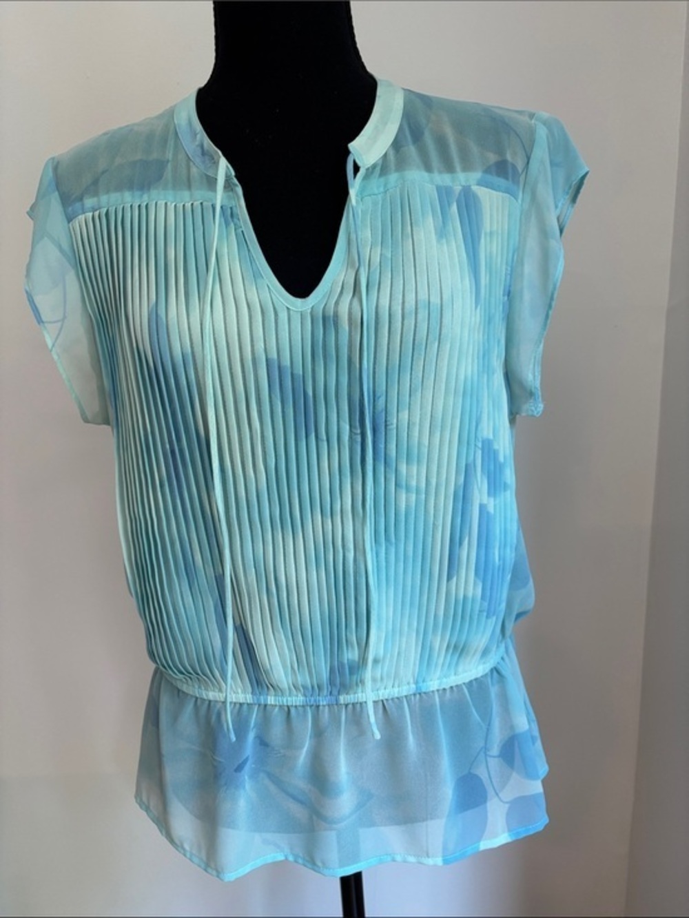 STUNNING ANN TAYLOR floral
Watercolor blouse top sheer women’s Small - Picture 1 of 2